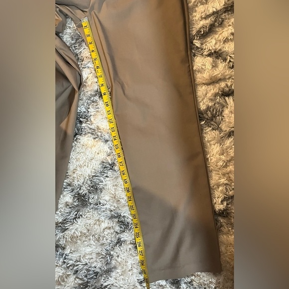 Lee Women's secretly shapes Mid-Rise straight leg tan career casual Pant. 14 - Picture 4 of 8